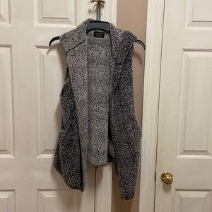 Love tree no sleeve jacket